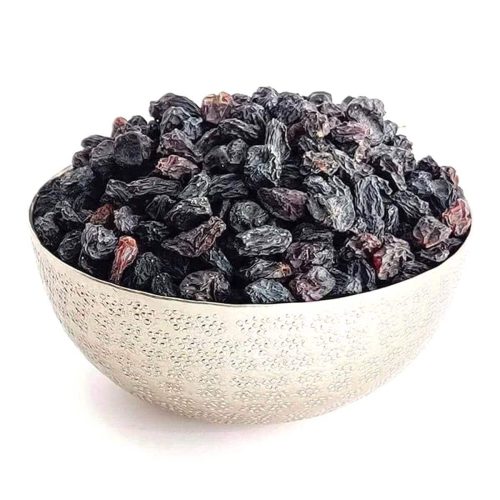 Raisins
Raisins are a good source of soluble fiber, which aids our digestion and reduces stomach issues.